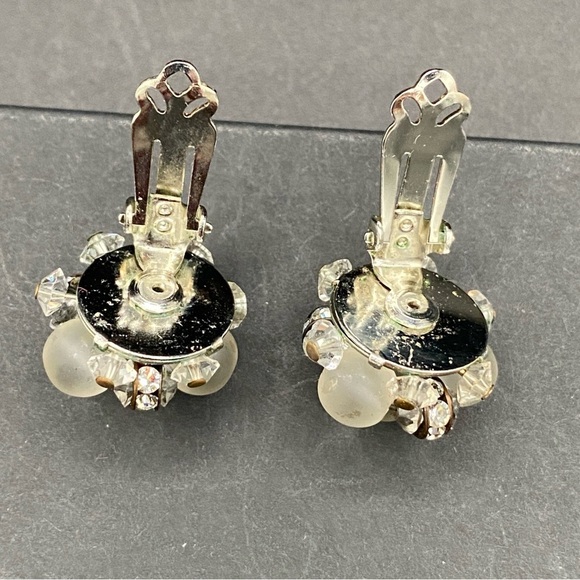 Vintage 1950 Vintage Pearlcraft Signed Silver Tone and Frosted white Cluster Clip On Earrings